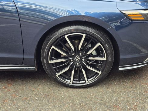 Used 2025 Honda Accord Touring image 9