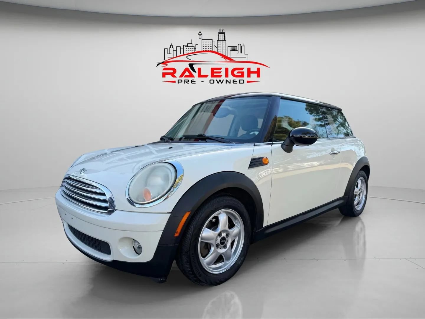 Used 2010 MINI Cooper Hardtop FWD image 2