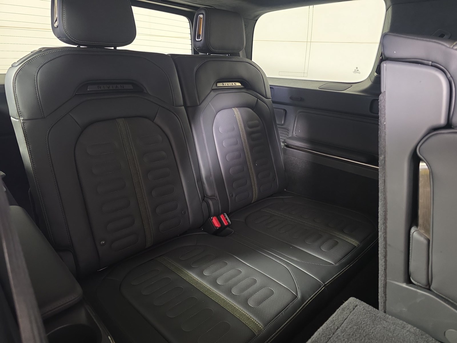 Used 2022 Rivian R1S Launch Edition Quad AWD/4WD image 25