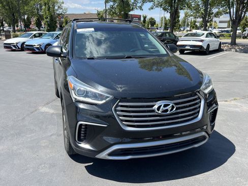 Used 2017 Hyundai Santa Fe SE AWD/4WD image 4