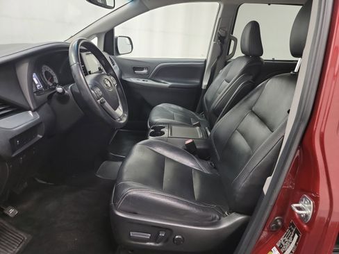 Used 2015 Toyota Sienna SE Premium image 12