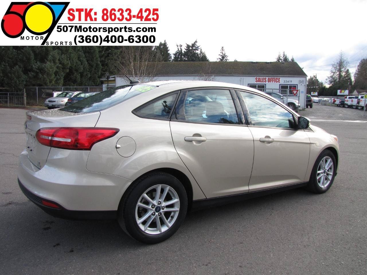 Used 2018 Ford Focus SE w/ Cold Weather Package FWD image 5