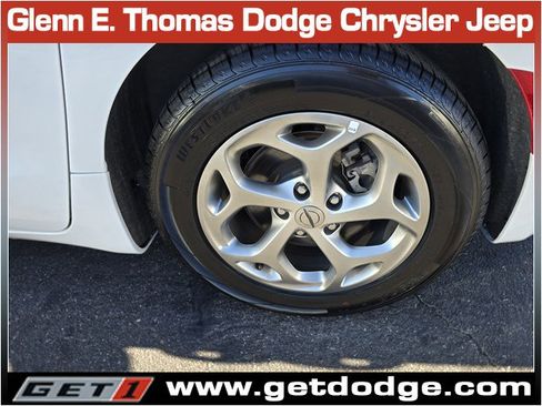 Certified 2024 Chrysler Pacifica Limited image 39