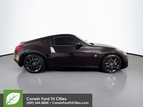Used 2017 Nissan 370Z Coupe RWD image 17