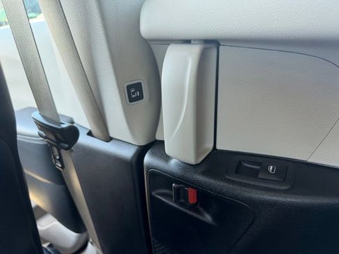 Used 2024 Chrysler Pacifica Touring-L FWD image 35