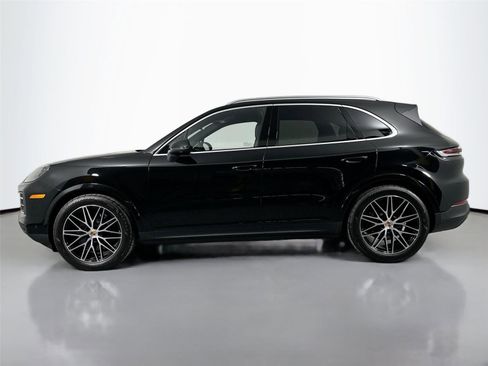 Certified 2025 Porsche Cayenne AWD/4WD image 2