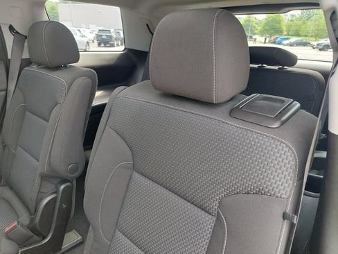 Used 2023 GMC Acadia SLE w/ Driver Convenience Package FWD image 30