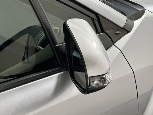 Used 2020 Toyota C-HR XLE FWD image 10