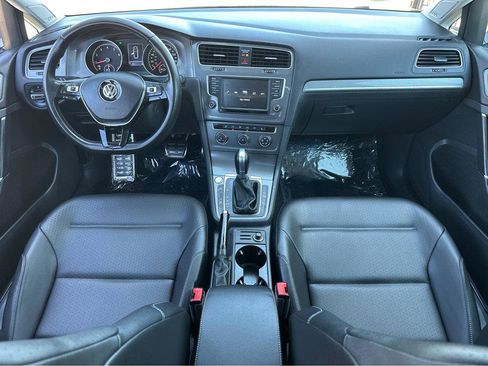 Used 2017 Volkswagen Golf SE image 4