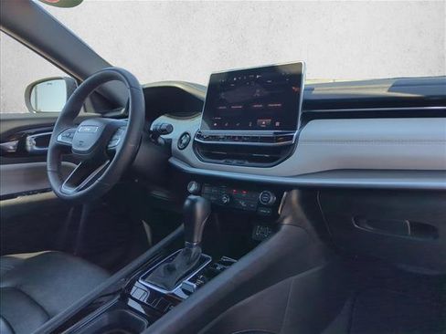 Used 2025 Jeep Compass Limited AWD/4WD image 23