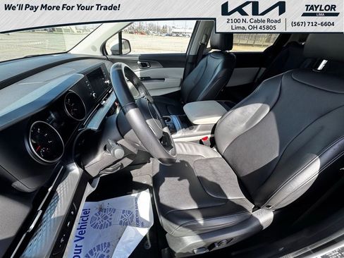 Used 2024 Kia Carnival LX image 10