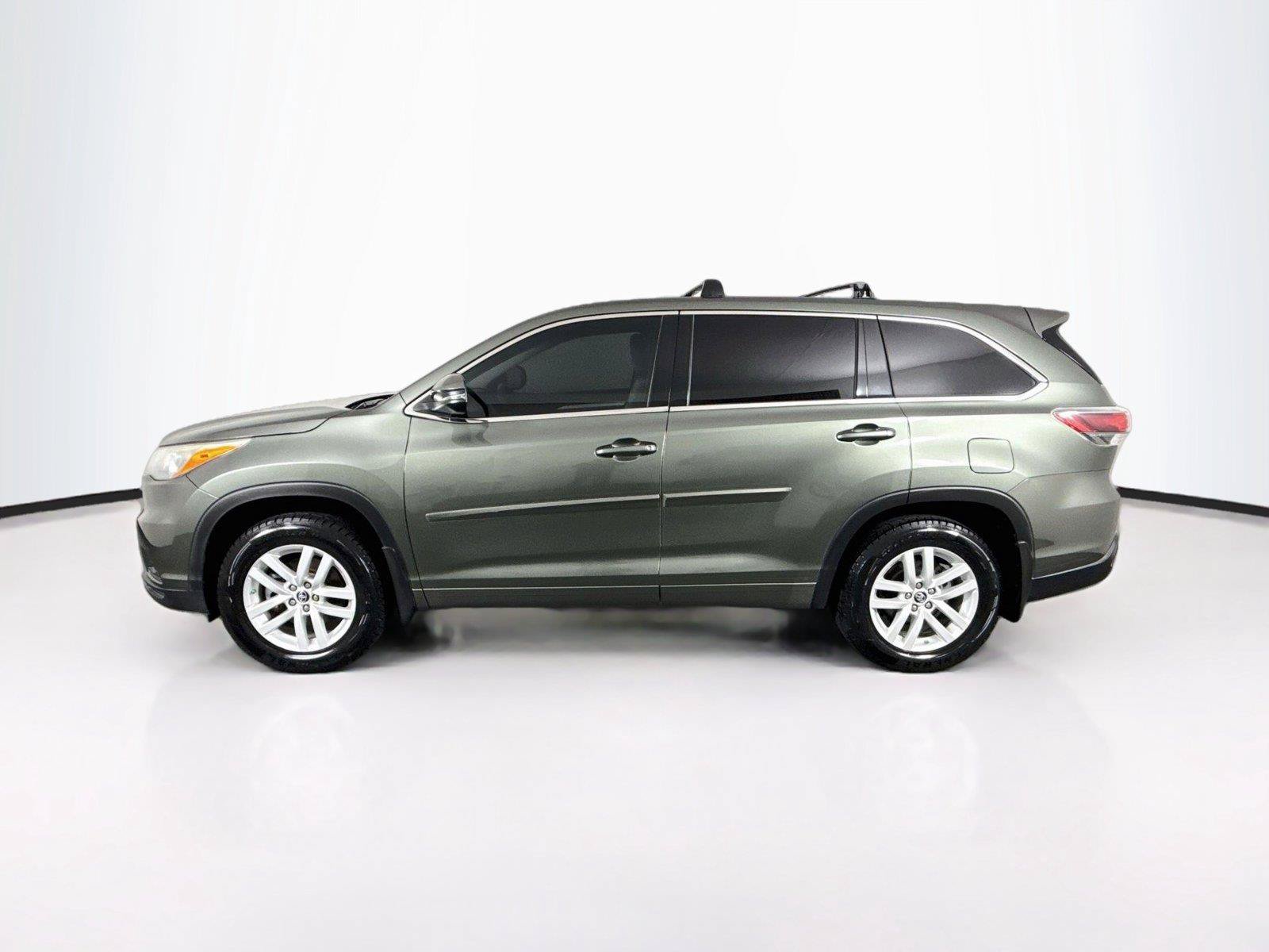 Used 2016 Toyota Highlander LE AWD/4WD image 11