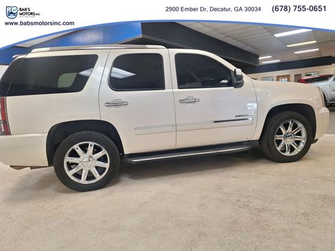 Used 2011 GMC Yukon Denali image 30