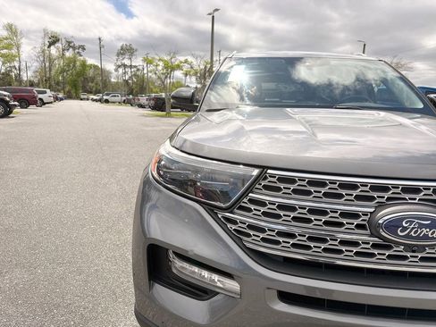 Used 2022 Ford Explorer Limited w/ Equipment Group 301A image 9