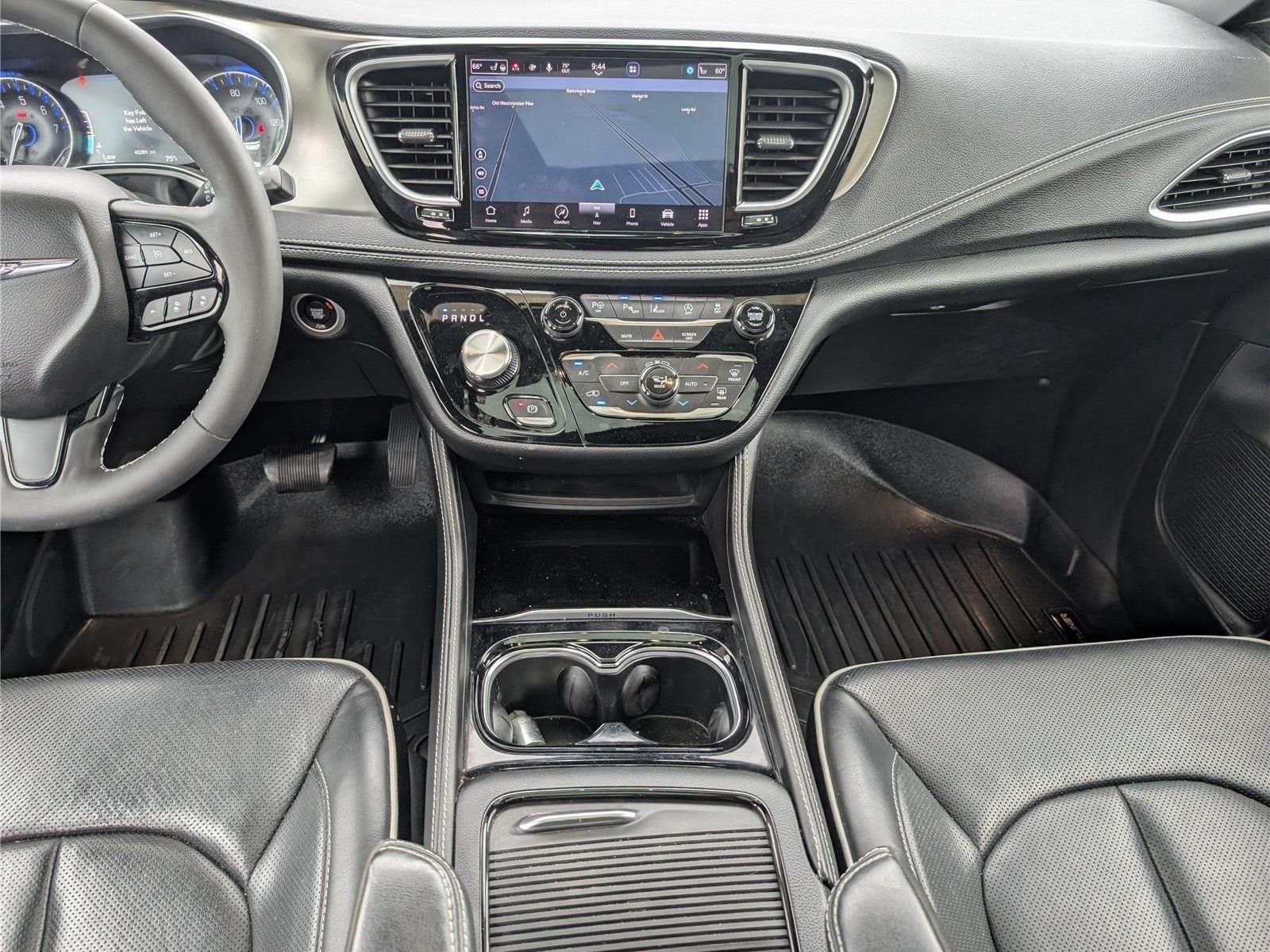 Used 2023 Chrysler Pacifica Limited w/ S Appearance Package AWD/4WD image 22