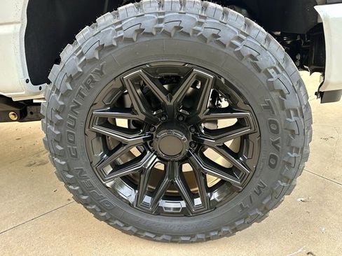 Used 2025 Ford F250 Platinum w/ Platinum Plus Package image 18