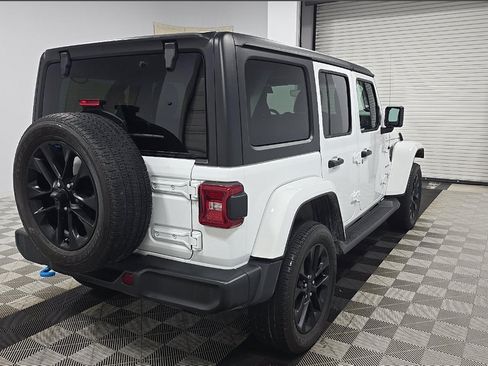 Used 2023 Jeep Wrangler Unlimited Sahara w/ Cold Weather Group AWD/4WD image 5