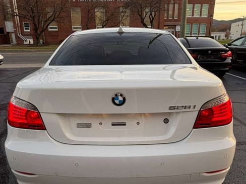 Used 2010 BMW 528i xDrive Sedan image 3