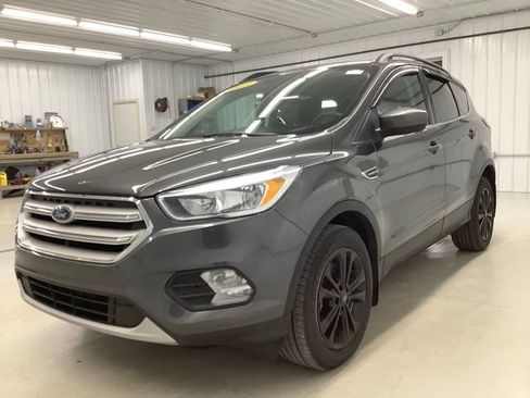 Used 2018 Ford Escape SE w/ SE SYNC Package AWD/4WD image 3