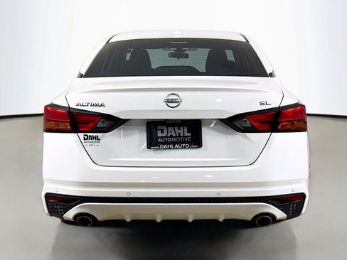 Used 2024 Nissan Altima 2.5 SL FWD image 12