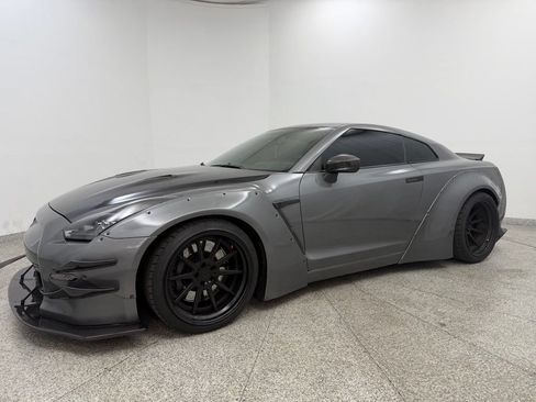 Used 2015 Nissan GT-R Black Edition AWD/4WD image 3