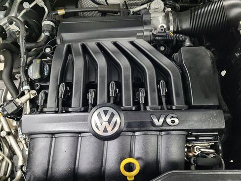 Used 2018 Volkswagen Atlas SEL FWD image 30