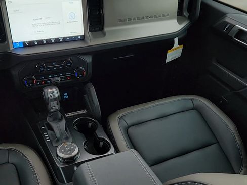 New 2025 Ford Bronco Outer Banks w/ Sasquatch Package image 28