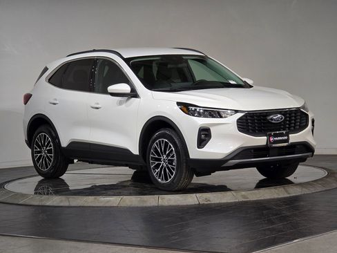 New 2026 Ford Escape SE image 2