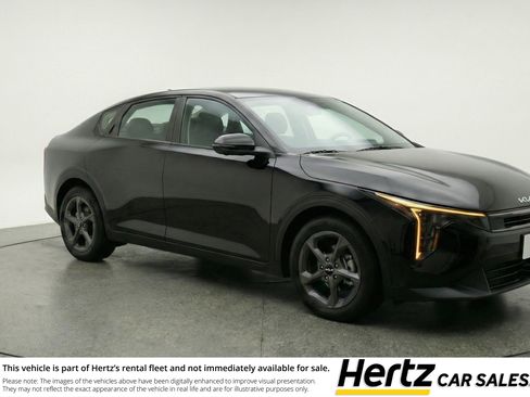 Used 2025 Kia K4 LXS image 1