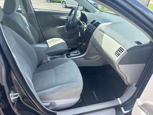 Used 2010 Toyota Corolla LE w/ All Weather Guard Pkg FWD image 26