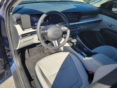 Certified 2025 Hyundai Tucson SE image 19