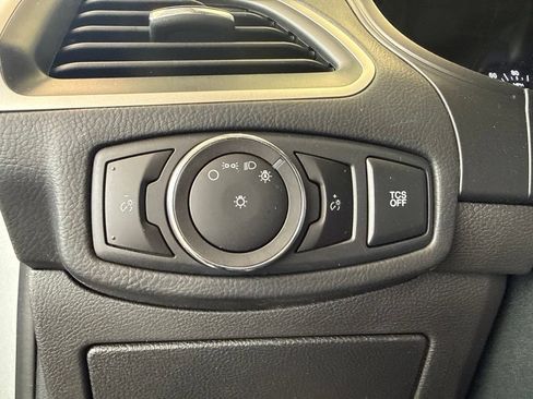 Used 2023 Ford Edge SE AWD/4WD image 16