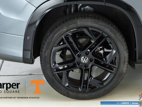 Used 2025 Volkswagen Tiguan SE R-Line AWD/4WD image 52