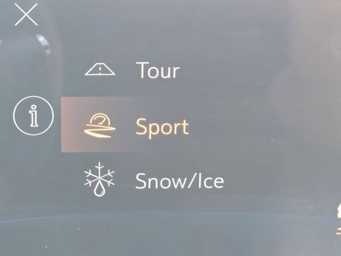 Used 2024 Cadillac XT4 Luxury w/ Cold Weather Package FWD image 16