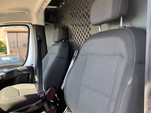 Used 2025 RAM ProMaster 2500 w/ U-Haul Equipment Group FWD image 9