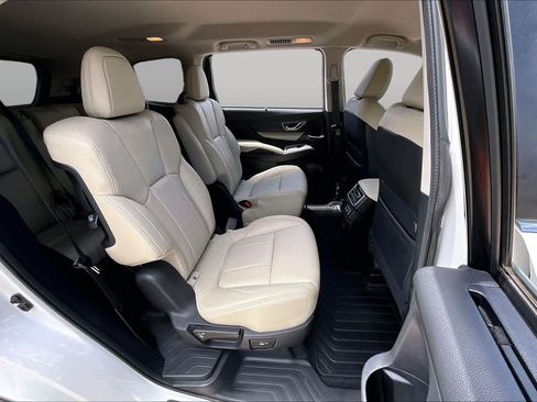 Used 2022 Subaru Ascent Limited AWD/4WD image 18