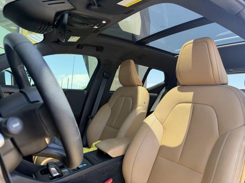 Used 2020 Volvo XC40 T5 Momentum w/ Protection Package Premier AWD/4WD image 35