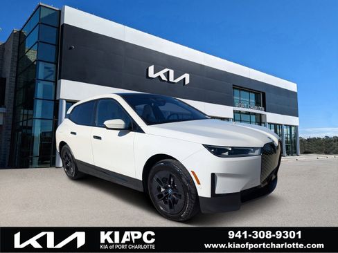 Used 2023 BMW iX xDrive50 image 1