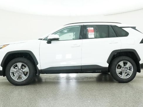 New 2025 Toyota RAV4 XLE image 27