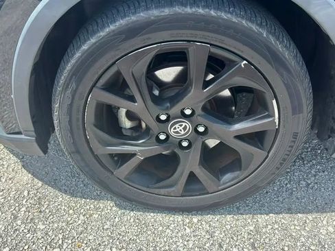 Used 2020 Toyota C-HR XLE FWD image 24