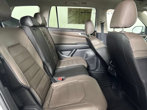 Used 2024 Volkswagen Atlas SEL AWD/4WD image 30