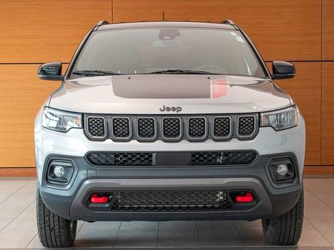 Used 2023 Jeep Compass Trailhawk AWD/4WD image 2