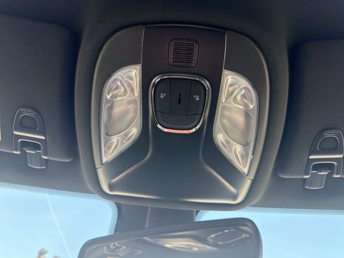 Used 2025 Jeep Compass Latitude AWD/4WD image 33