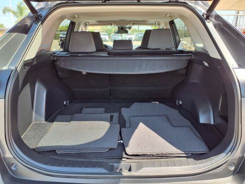 Used 2021 Toyota RAV4 XLE w/ Convenience Package FWD image 8