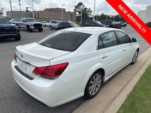 Used 2011 Toyota Avalon Limited image 4