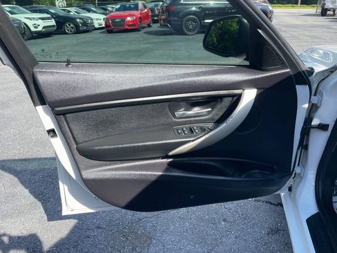 Used 2016 BMW 320i xDrive Sedan w/ Driver Assistance Package AWD/4WD image 22