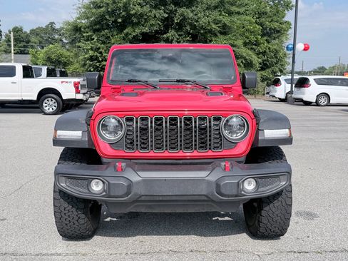 Used 2025 Jeep Wrangler Unlimited Rubicon AWD/4WD image 3