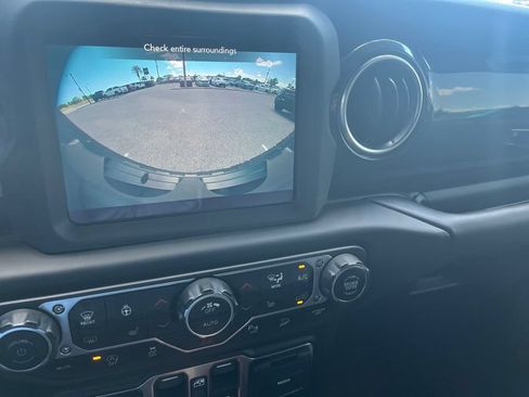Used 2020 Jeep Wrangler Unlimited Sahara AWD/4WD image 14