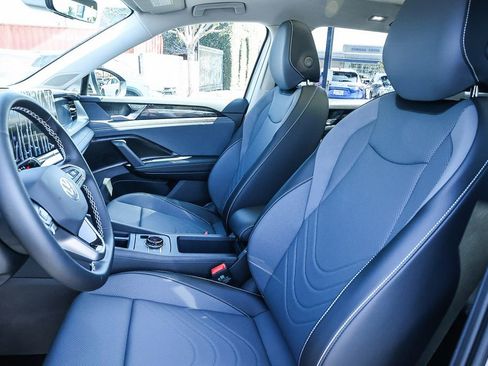 New 2025 Volkswagen Tiguan SE image 37