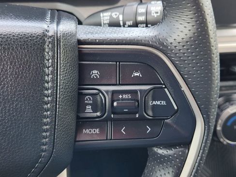 Used 2025 Toyota 4Runner SR5 AWD/4WD image 29
